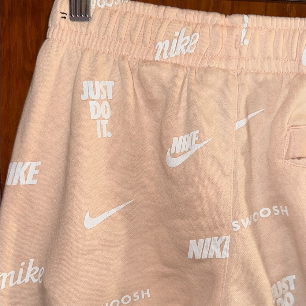 Nike Light Peach Logo Shorts - Picture 4 of 7